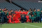 2-0击败库拉索！中国男足赛后全体人员进行大合影