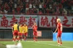终结2轮不胜！河南1-0深圳新鹏城 纳萨里奥制胜郑达伦伤退